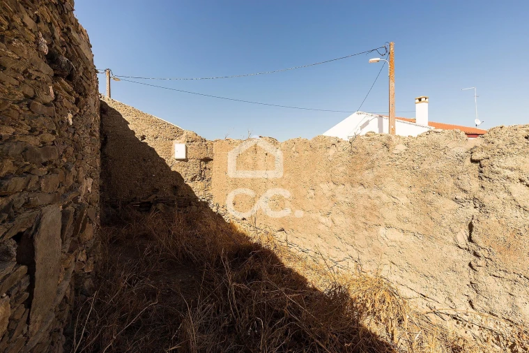 Moradia T2 para Venda em Alcaria Ruiva Foto 16