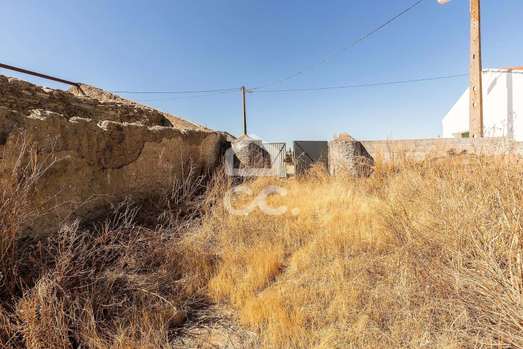 Moradia T2 para Venda em Alcaria Ruiva Foto 9