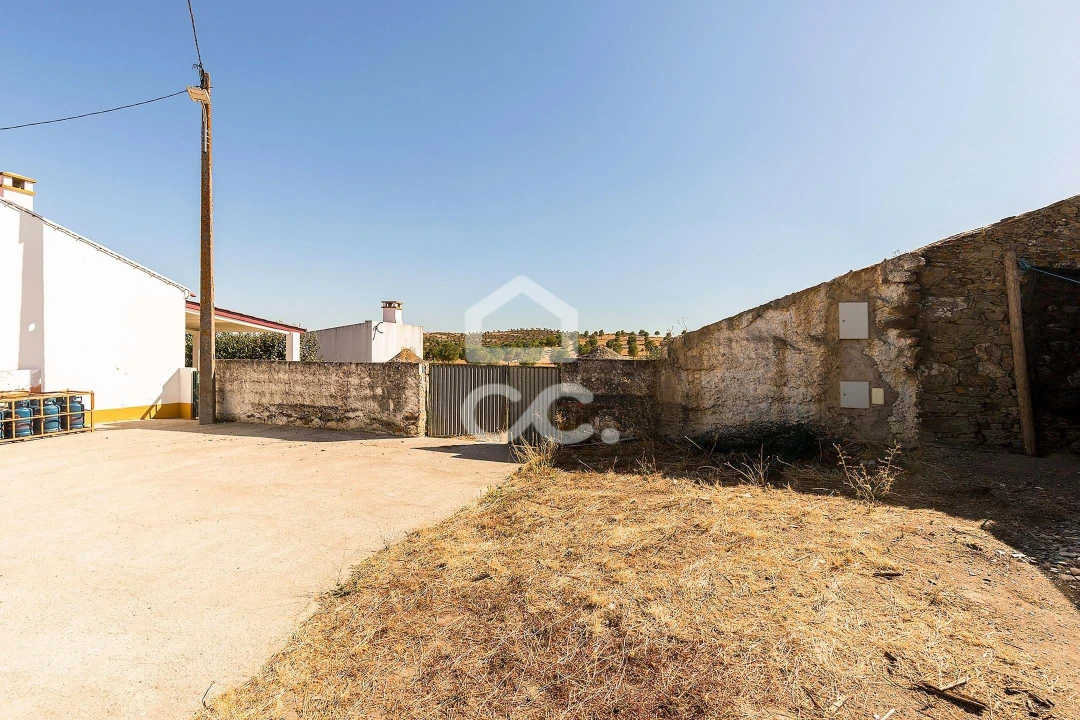 Moradia T2 para Venda em Alcaria Ruiva Foto 1