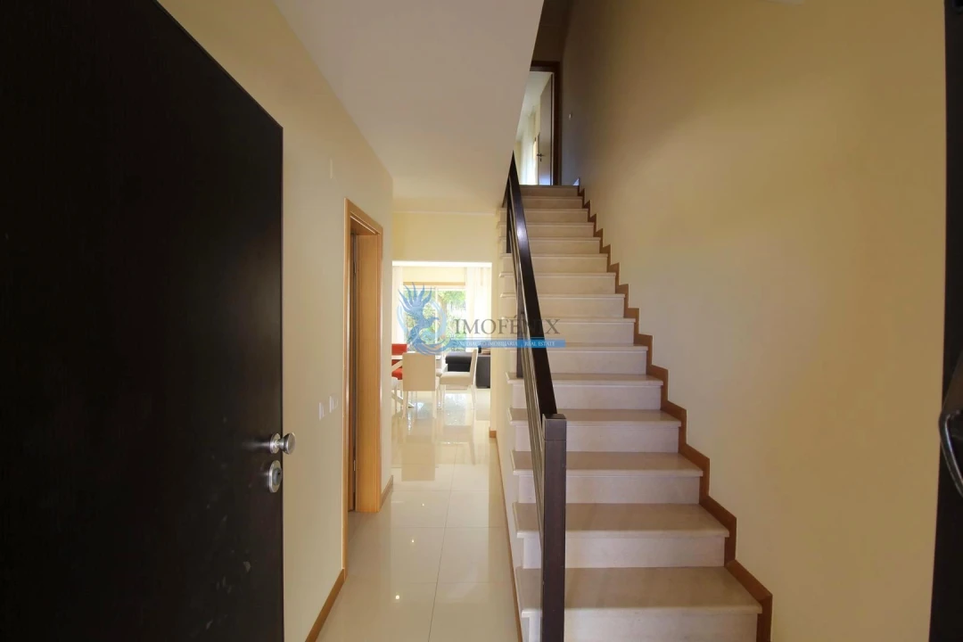 Moradia T3 para Venda em Albufeira e Olhos de Água Foto 2