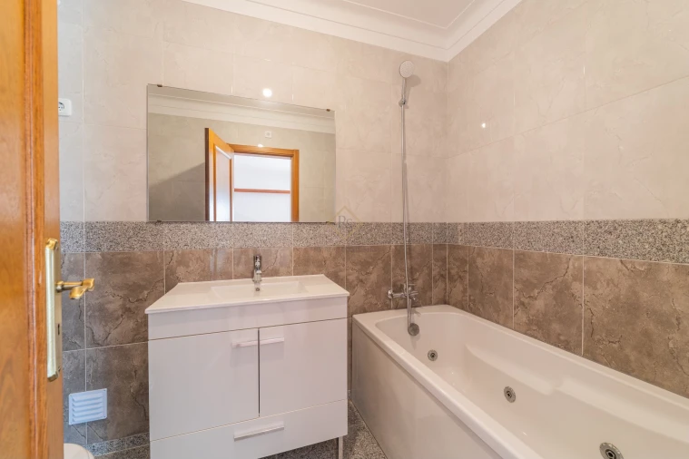 Moradia T4 para Venda em Sesimbra (Castelo) Foto 16