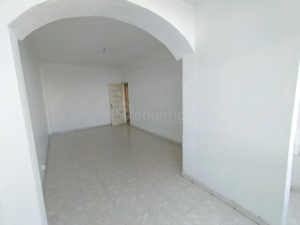 Apartamento T2 para Venda em Porto Salvo Foto 8