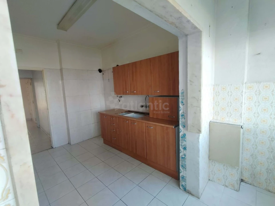 Apartamento T2 para Venda em Porto Salvo Foto 3