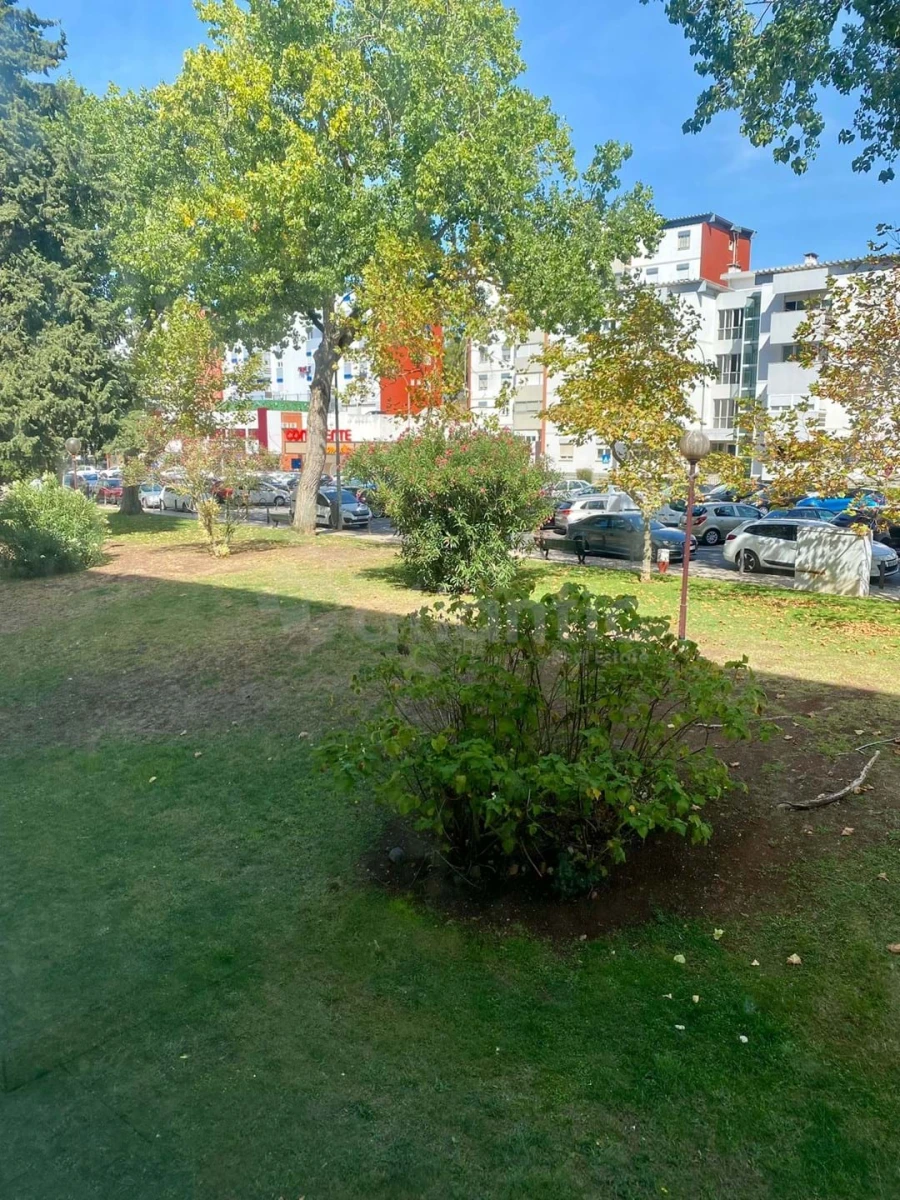 Apartamento T2 para Venda em Porto Salvo Foto 6