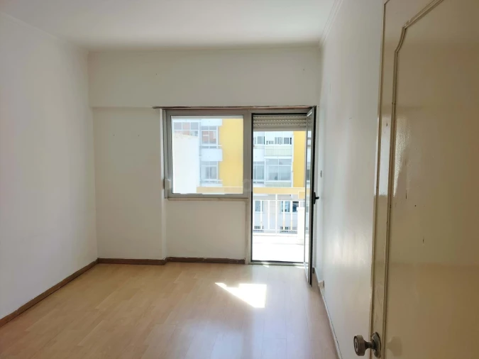Apartamento T2 para Venda em Porto Salvo Foto 14