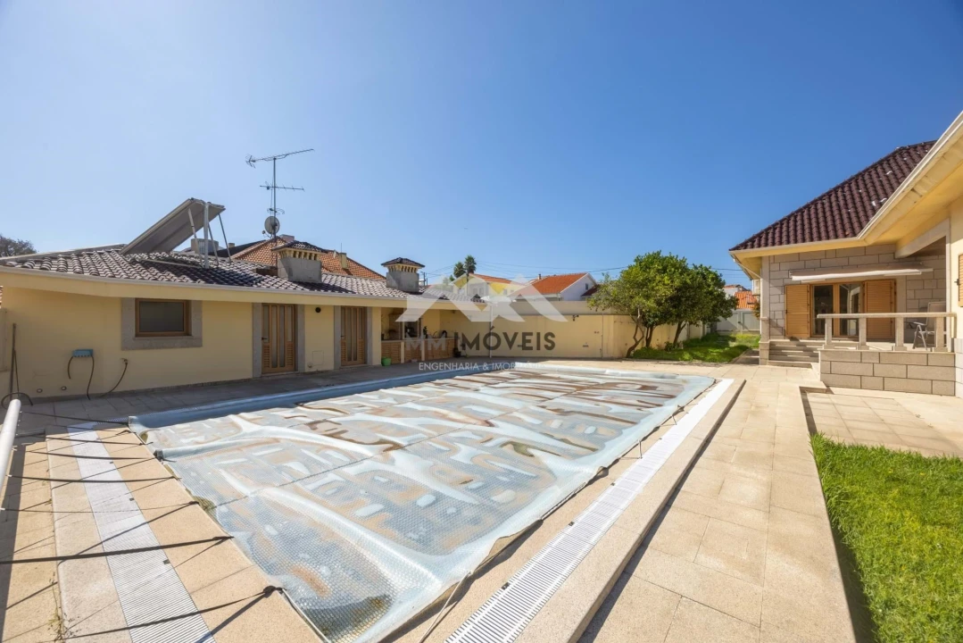 Moradia T5 para Venda em Grijo Foto 58