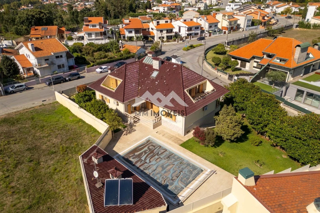 Moradia T5 para Venda em Grijo Foto 71