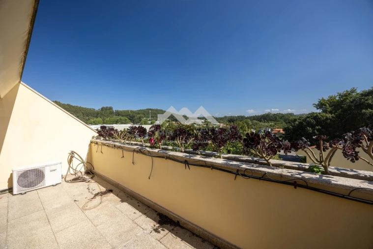 Moradia T5 para Venda em Grijo Foto 32