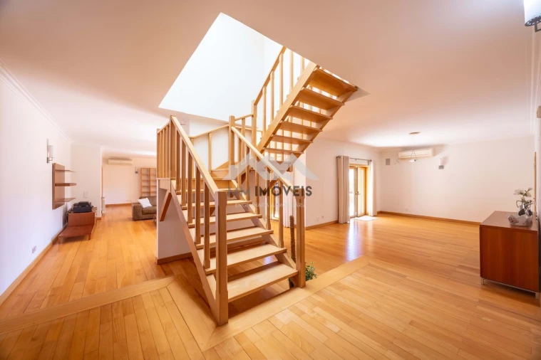 Moradia T5 para Venda em Grijo Foto 16