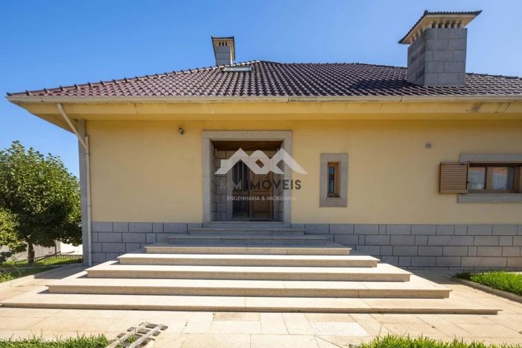 Moradia T5 para Venda em Grijo Foto 14