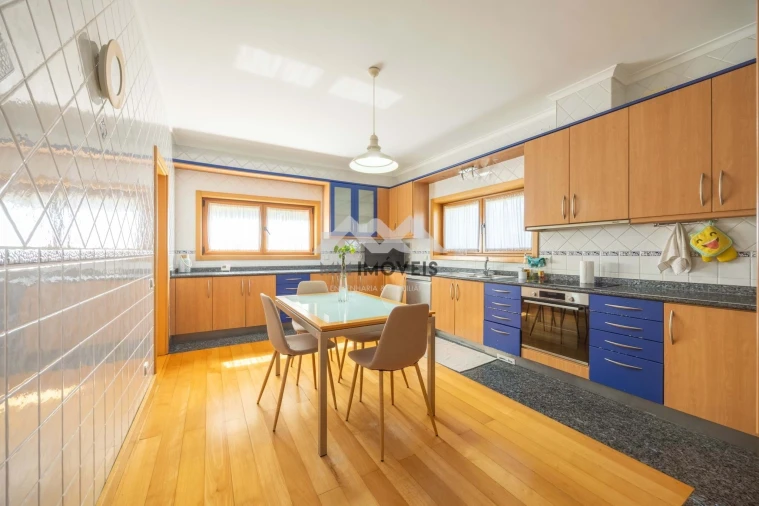 Moradia T5 para Venda em Grijo Foto 5