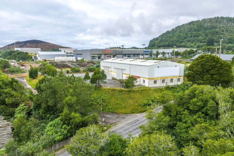 Armazém para Venda em Pico da Pedra Foto 2