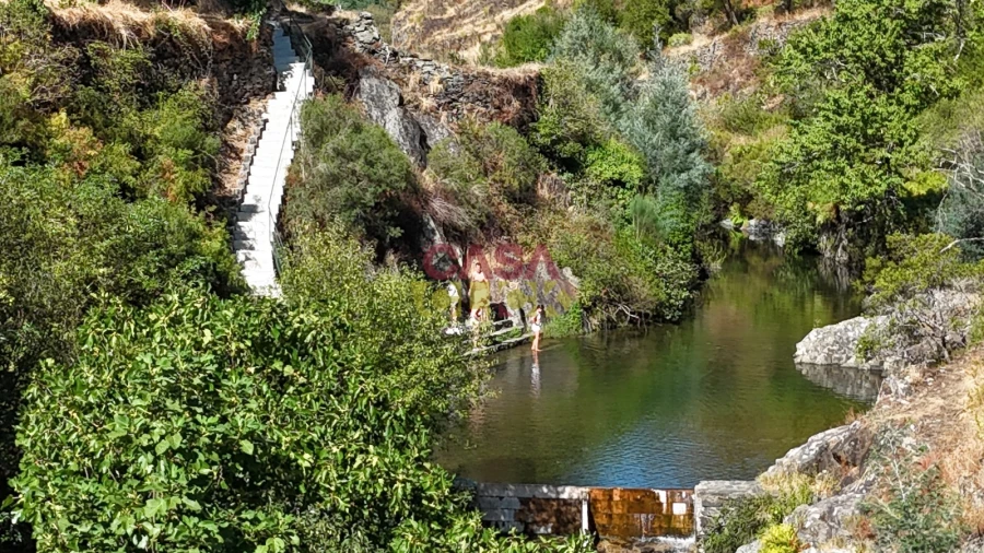 Moradia T2 para Venda em Alvares Foto 18