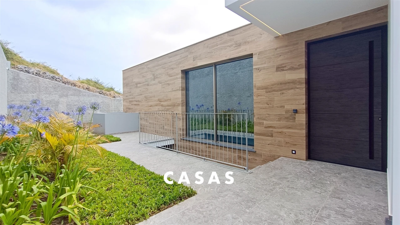 Moradia T4 para Venda em Estreito da Calheta Foto 29