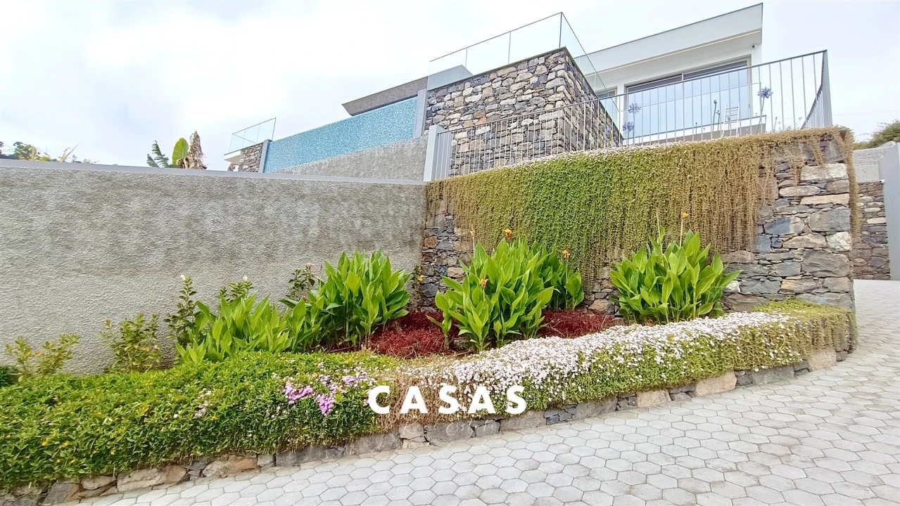 Moradia T4 para Venda em Estreito da Calheta Foto 3