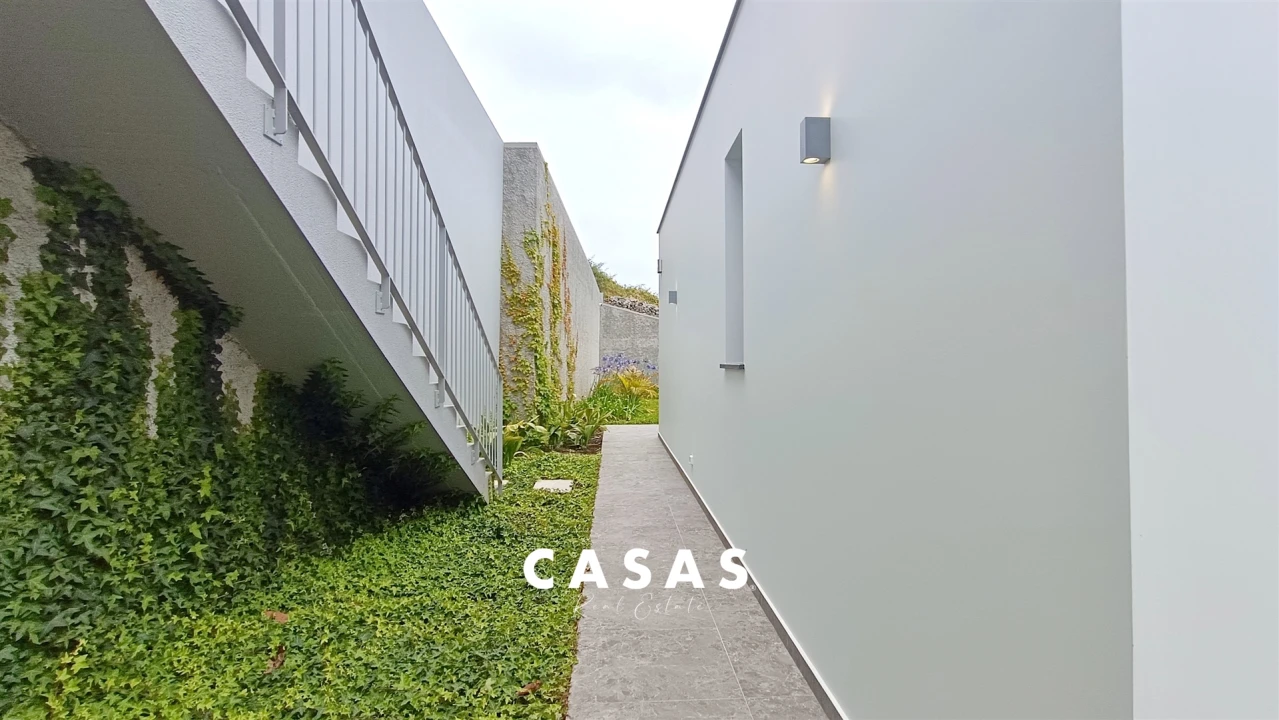 Moradia T4 para Venda em Estreito da Calheta Foto 28