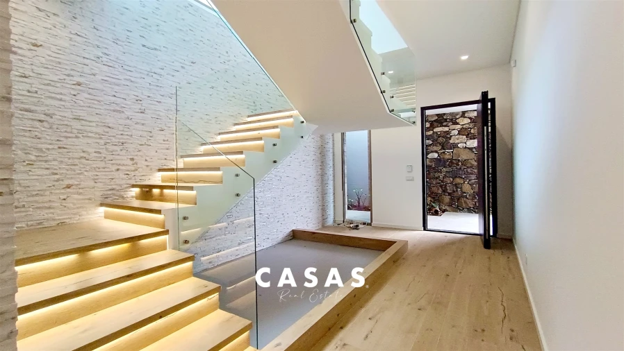 Moradia T4 para Venda em Estreito da Calheta Foto 9