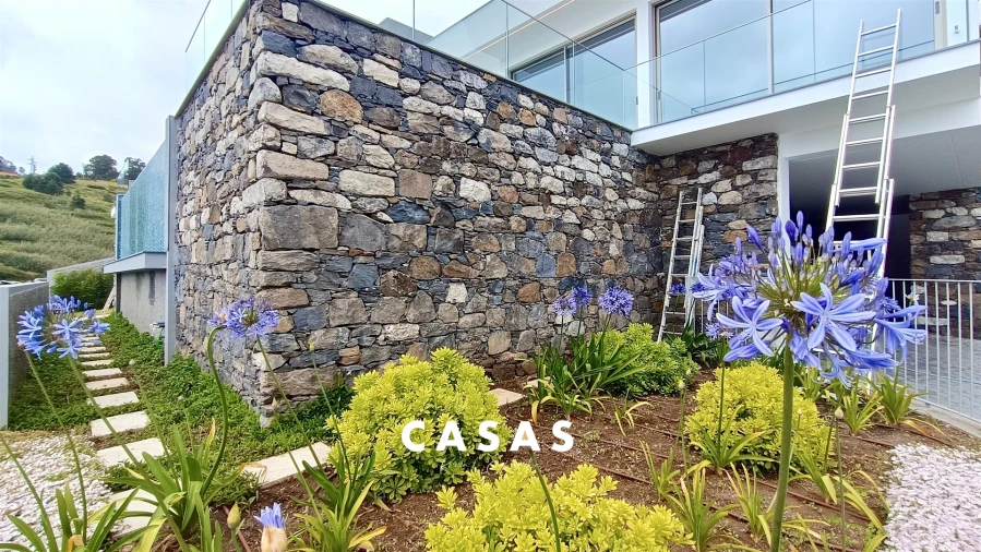 Moradia T4 para Venda em Estreito da Calheta Foto 5