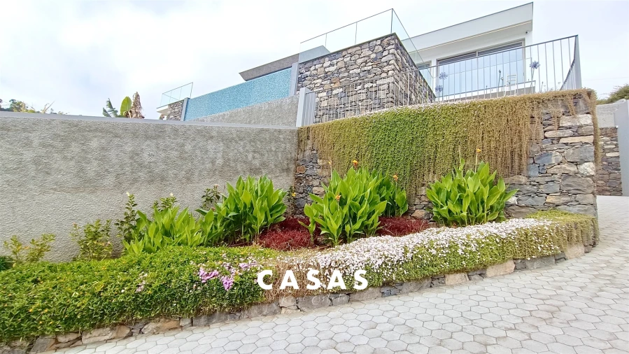 Moradia T4 para Venda em Estreito da Calheta Foto 3