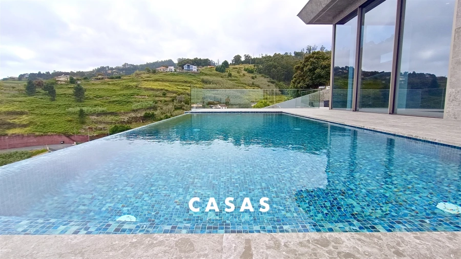 Moradia T4 para Venda em Estreito da Calheta Foto 16