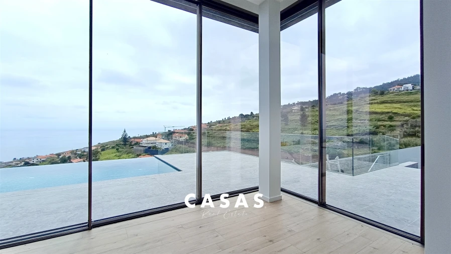 Moradia T4 para Venda em Estreito da Calheta Foto 13