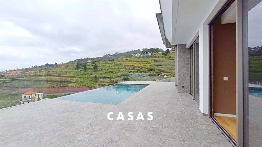 Moradia T4 para Venda em Estreito da Calheta Foto 15