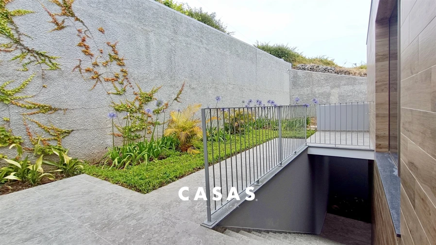 Moradia T4 para Venda em Estreito da Calheta Foto 30