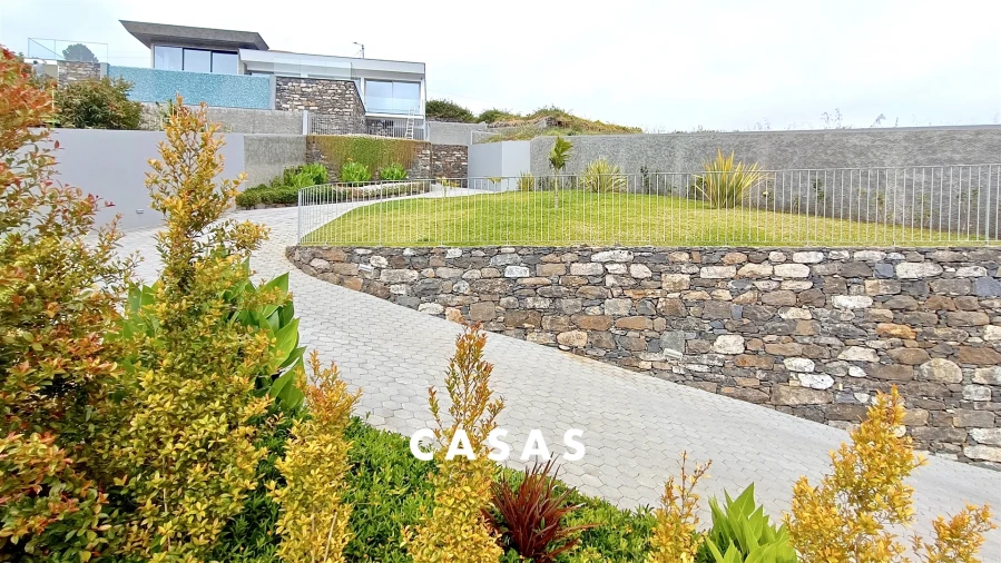 Moradia T4 para Venda em Estreito da Calheta Foto 1