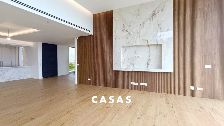 Moradia T4 para Venda em Estreito da Calheta Foto 10