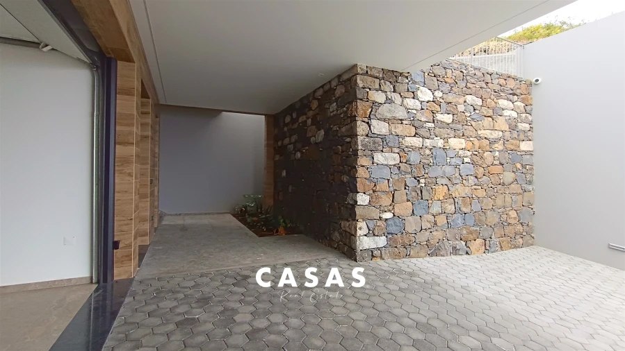 Moradia T4 para Venda em Estreito da Calheta Foto 6