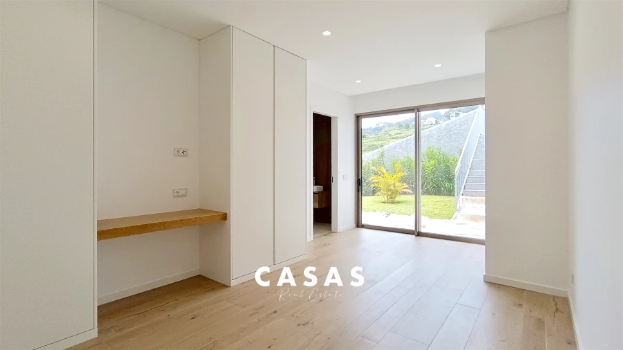 Moradia T4 para Venda em Estreito da Calheta Foto 57