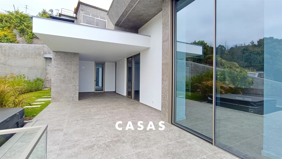 Moradia T4 para Venda em Estreito da Calheta Foto 21