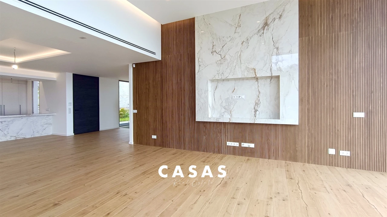 Moradia T4 para Venda em Estreito da Calheta Foto 10