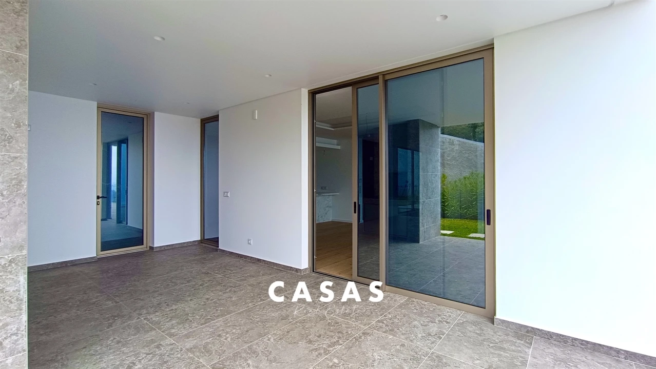 Moradia T4 para Venda em Estreito da Calheta Foto 23