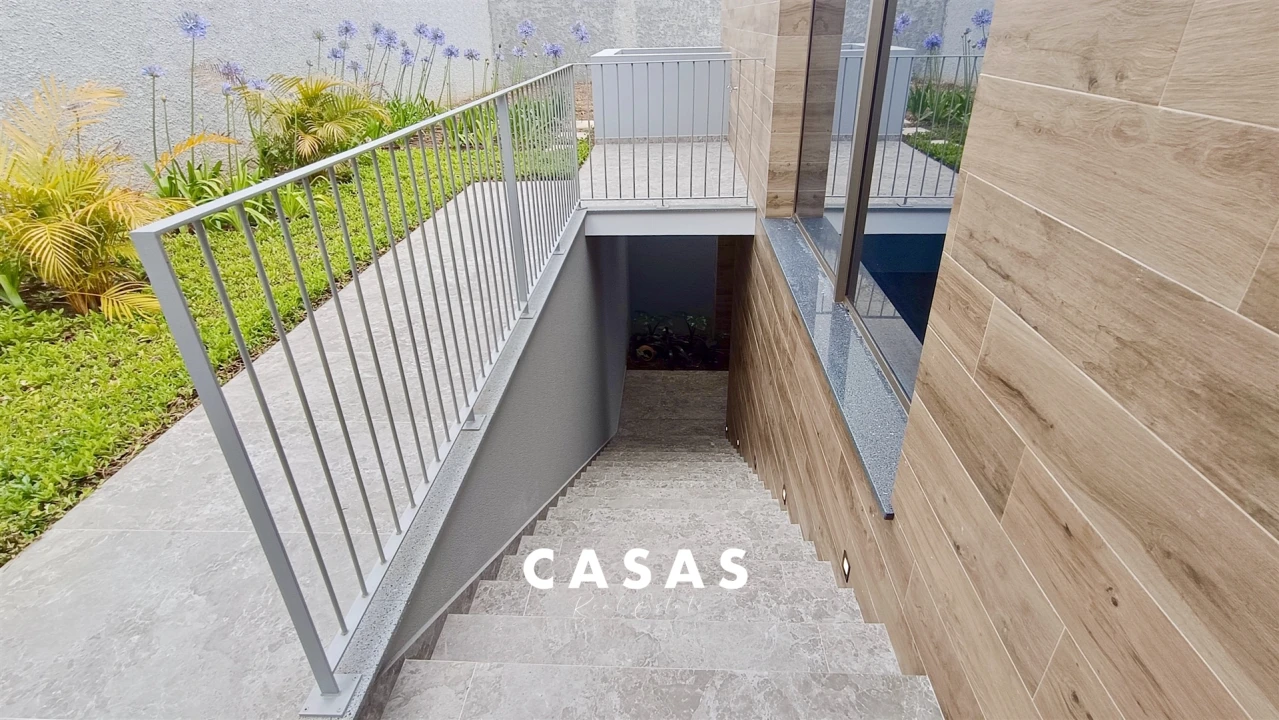 Moradia T4 para Venda em Estreito da Calheta Foto 31