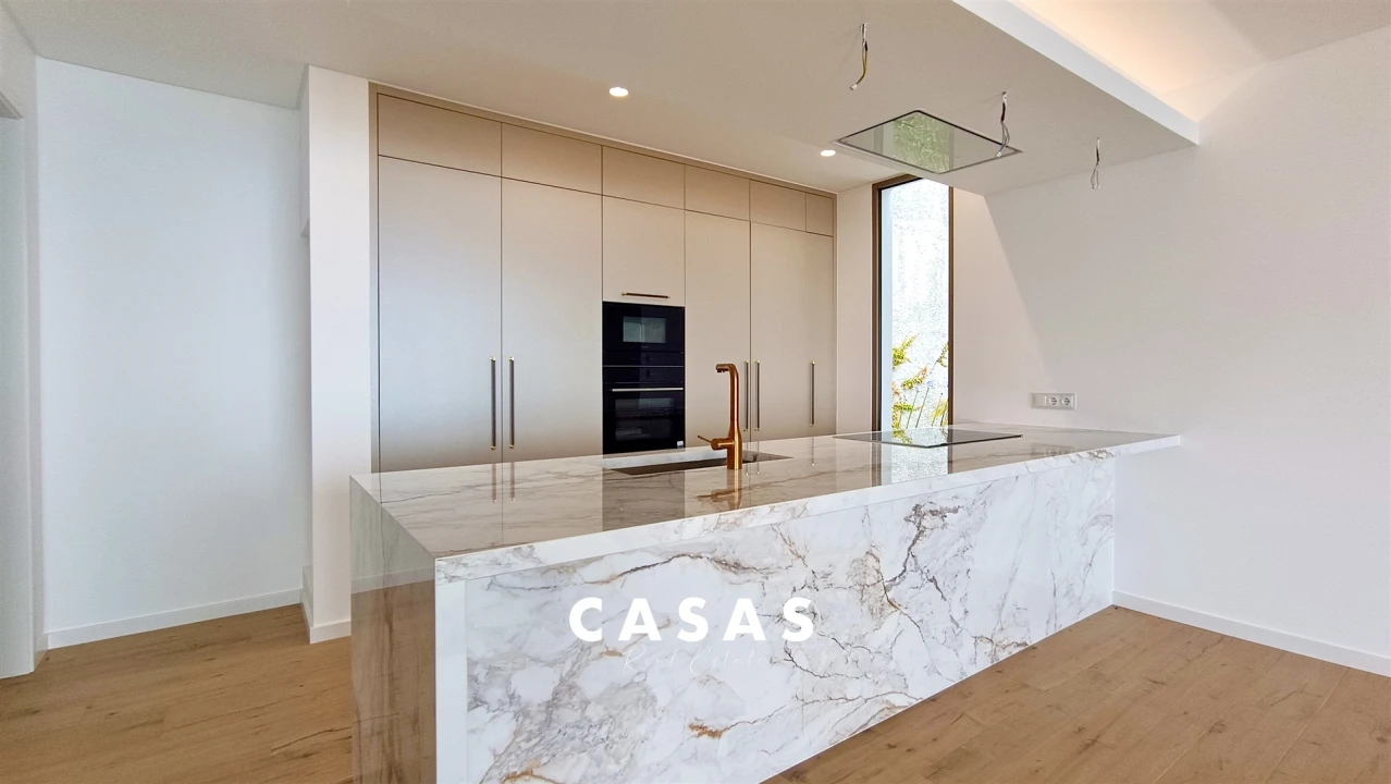 Moradia T4 para Venda em Estreito da Calheta Foto 35