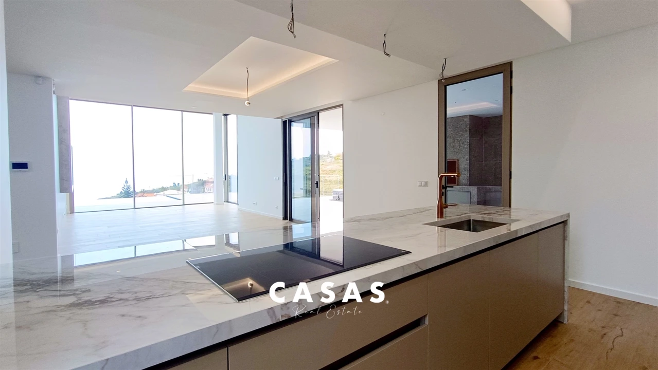 Moradia T4 para Venda em Estreito da Calheta Foto 33