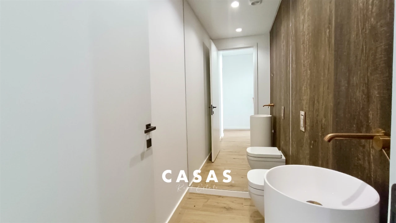 Moradia T4 para Venda em Estreito da Calheta Foto 38