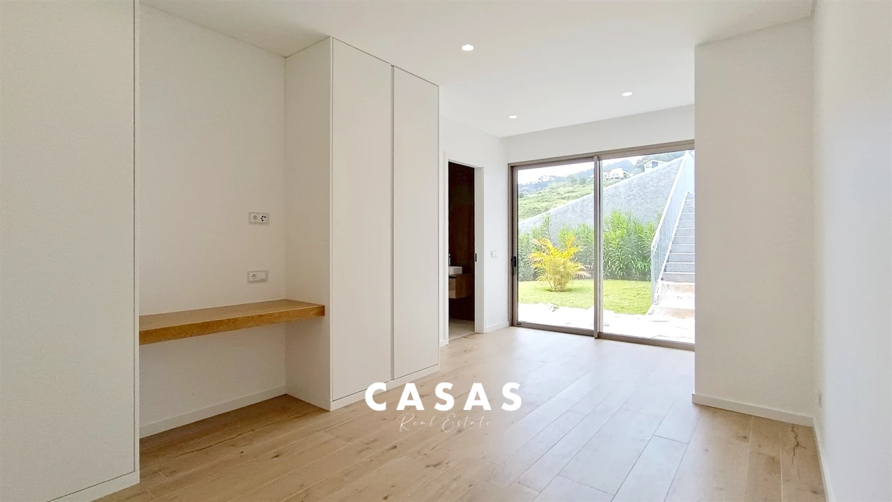 Moradia T4 para Venda em Estreito da Calheta Foto 57