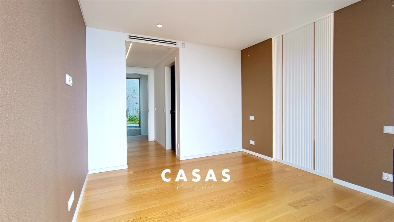 Moradia T4 para Venda em Estreito da Calheta Foto 54