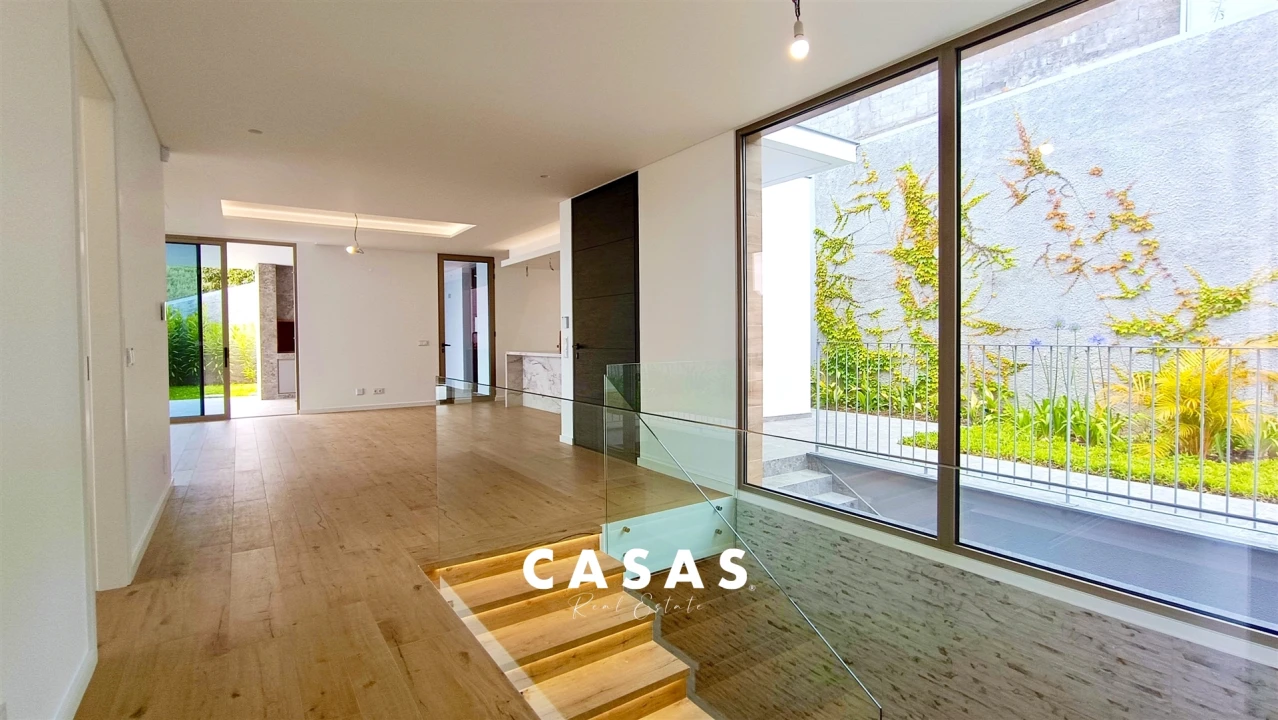 Moradia T4 para Venda em Estreito da Calheta Foto 41