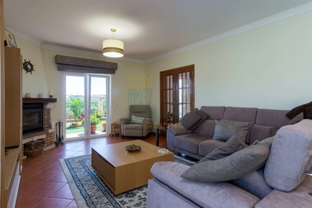 Moradia T4 para Venda em Tornada e Salir do Porto Foto 5