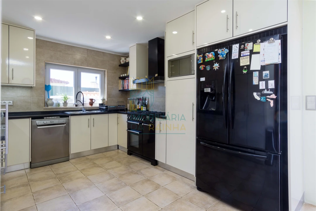 Moradia T4 para Venda em Tornada e Salir do Porto Foto 8