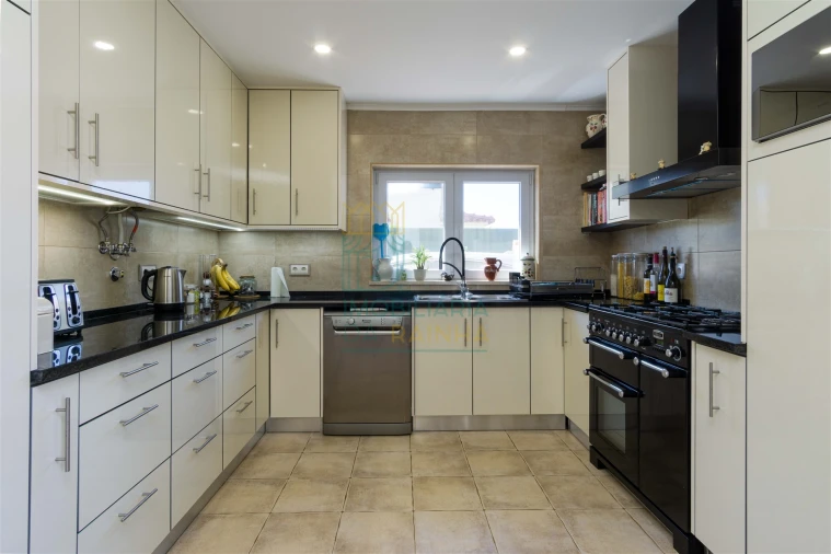 Moradia T4 para Venda em Tornada e Salir do Porto Foto 3