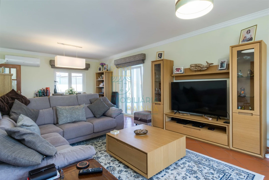 Moradia T4 para Venda em Tornada e Salir do Porto Foto 1