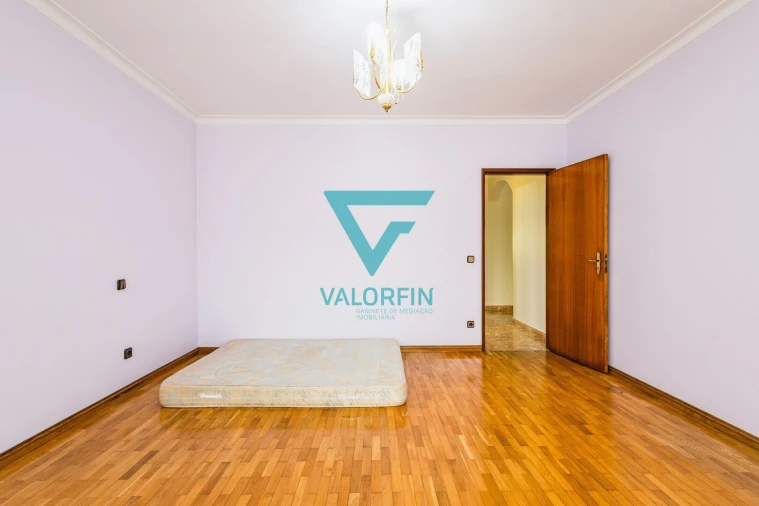 Moradia T3 para Venda em Carnide Foto 12