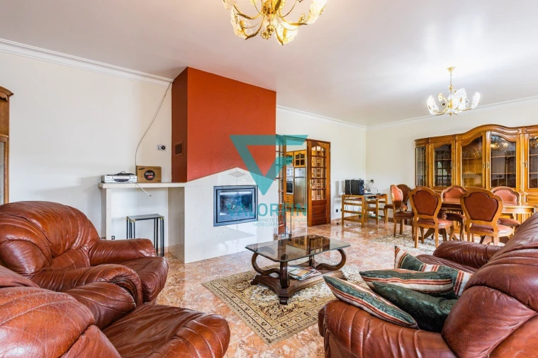 Moradia T3 para Venda em Carnide Foto 4