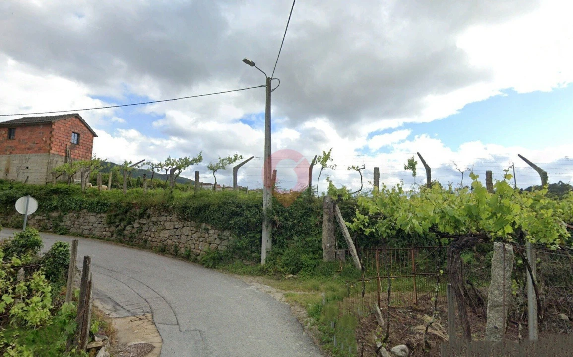 Terreno para Venda em Riba de Mouro Foto 1