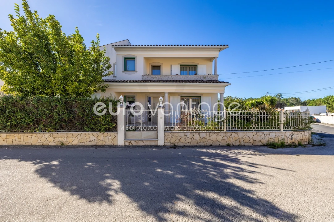 Moradia T4 para Venda em Maceira Foto 1