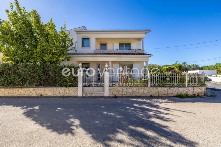 Moradia T4 para Venda em Maceira Foto 1